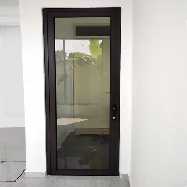 100 Series Swing Door