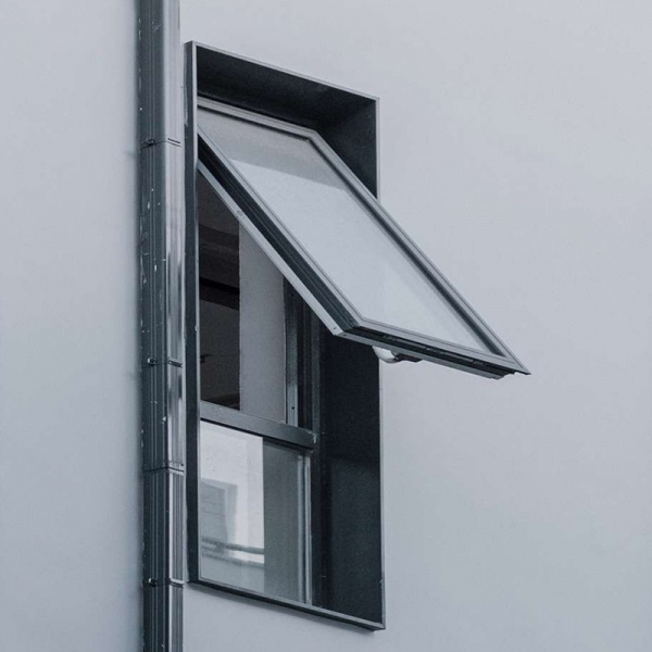 100 series awning window